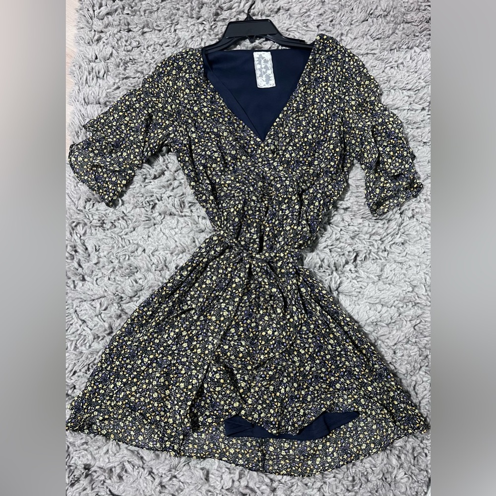 Sadie & Sage wrap floral dress sz small